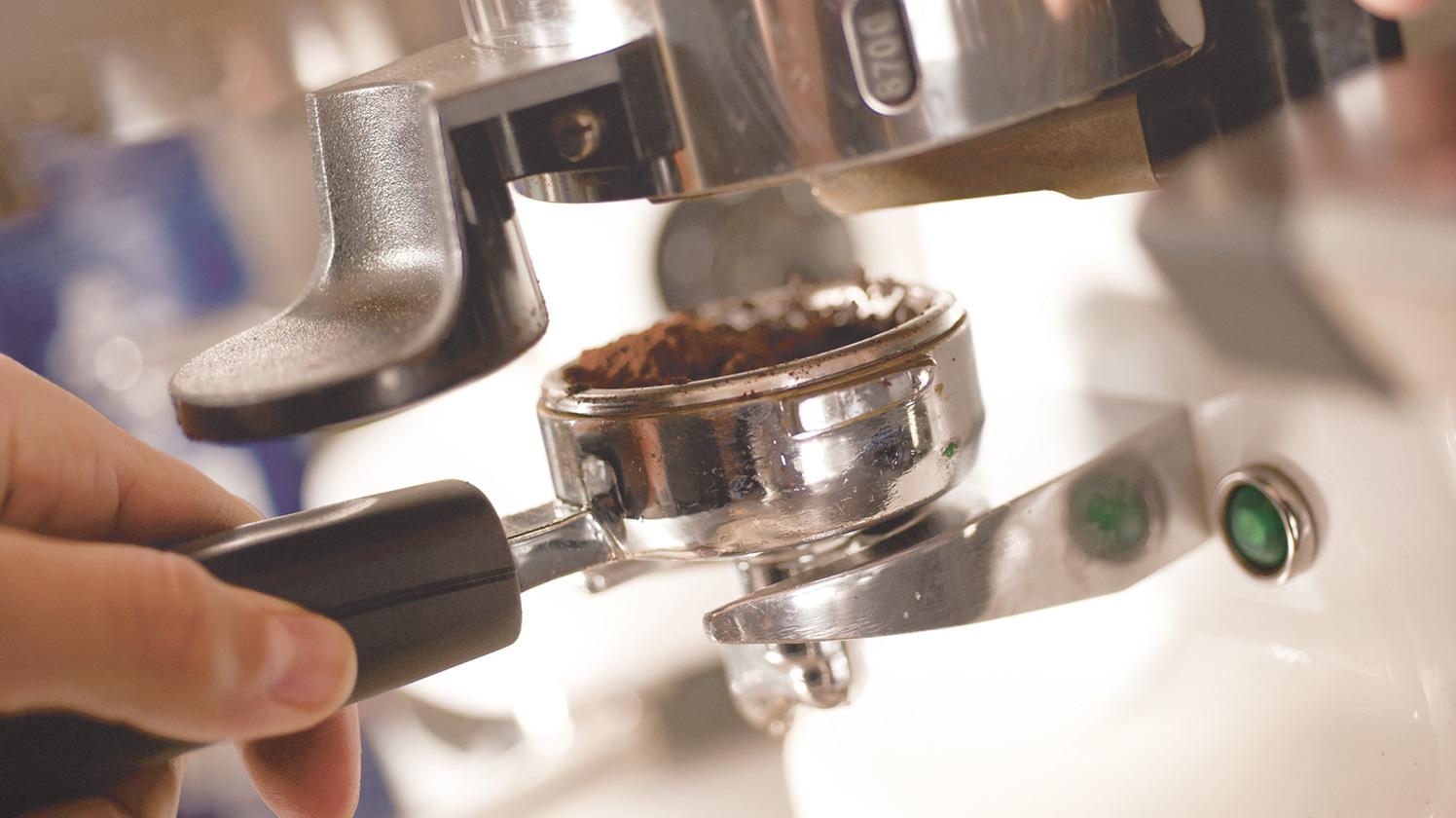 BRITA filter AquaAroma Crema making coffee