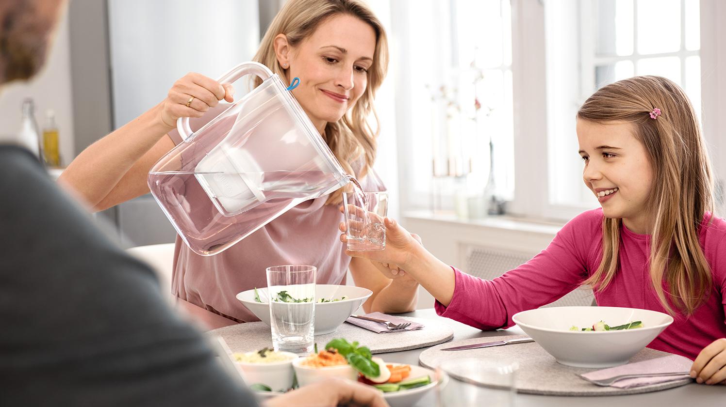 BRITA Style mother girl table